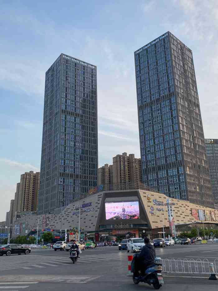 应该是安庆最大的一个商场了."-大众点评移动版