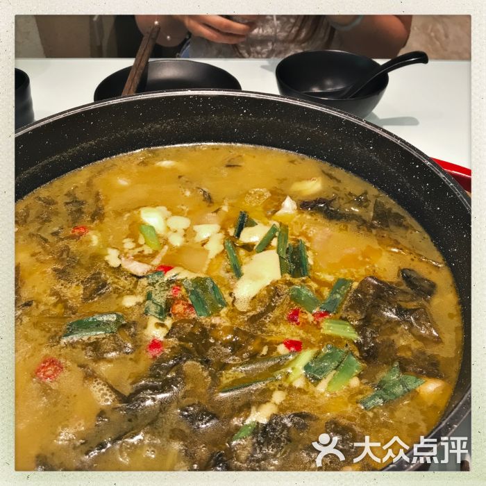 苗阿妮老坛酸菜鱼火锅(万达广场店)招牌草本酸汤锅图片 - 第7张