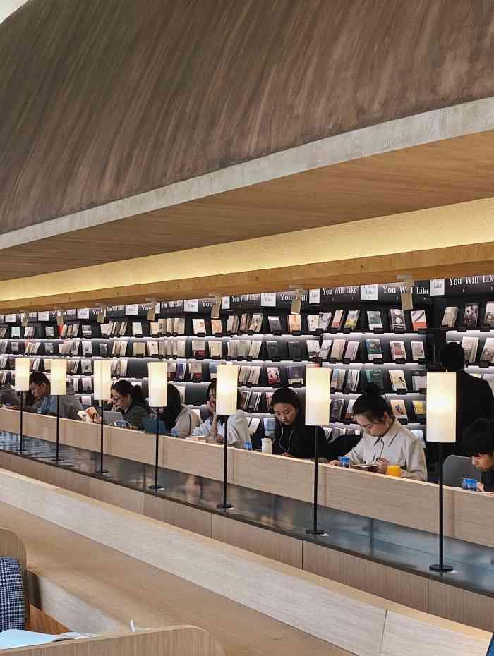 南之山·古腾堡星汉书店-"古腾堡星汉是南之山书店旗