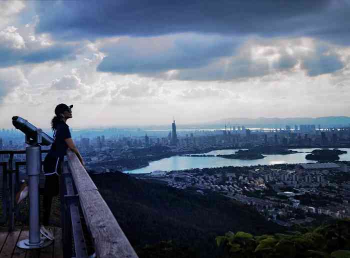 紫金山山顶公园-"来南京6年第一次夜爬紫金山露营看,.