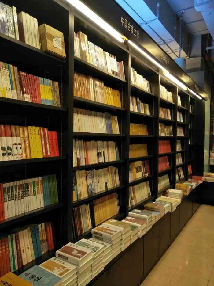 上海书城(长宁店)-"虽然是书城,但是当然不能和福州路的书城相.