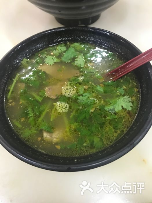 很晚了跑过来吃夜宵,吃完夜宵还要看电影,.-红