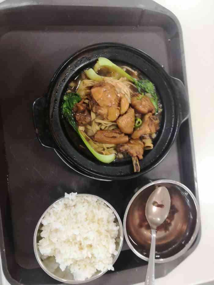 中华女子学院校内的餐厅,菜做的不错,价格也不贵.