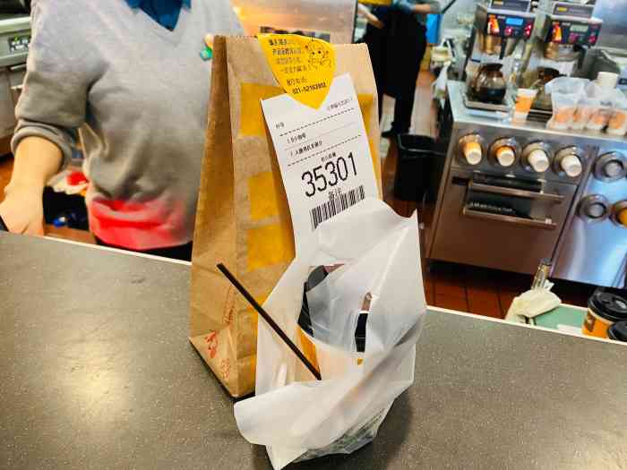 麦当劳(天山西路店"非常时期,自助下单,打包走人.麦当当的.