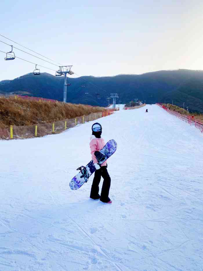 北京西山滑雪场-"西山滑雪场是离市区很近的一个滑雪场,在海.