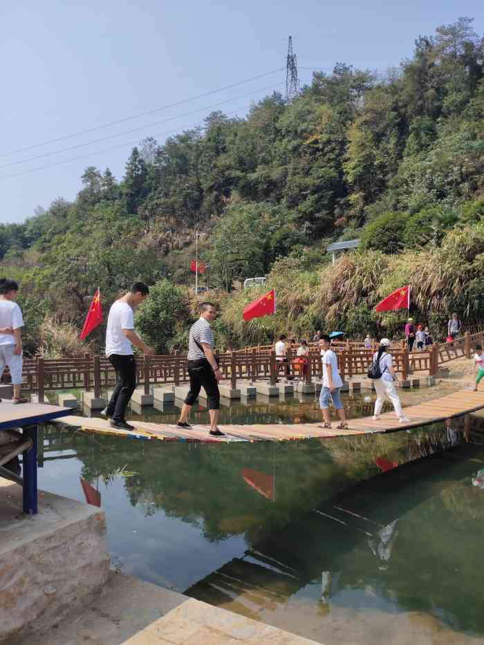 梅岭月亮湾山体公园-" 地址:南昌市湾里区骡马岭(南临湾里新经.