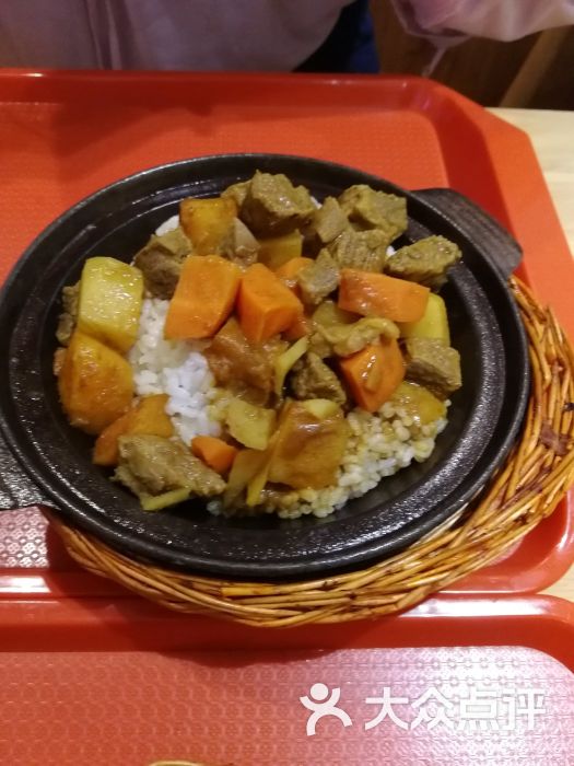 咖喱牛肉砂锅饭