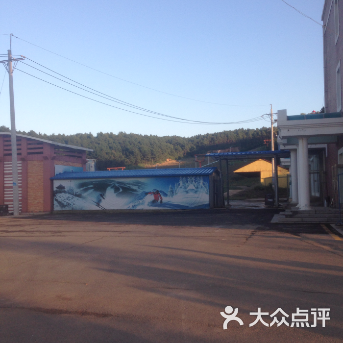 的精彩时刻 沈阳白清寨滑雪场位于沈阳市苏家屯区白清寨风景旅游区内