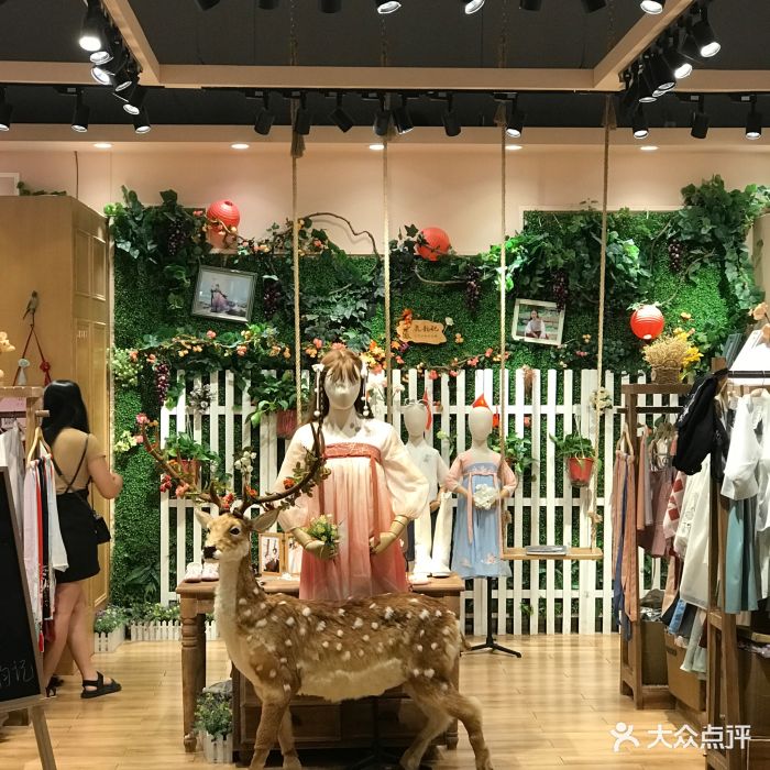 鹿韵记改良汉服 汉服(时尚天河商业广场店)店内环境图片 - 第12张