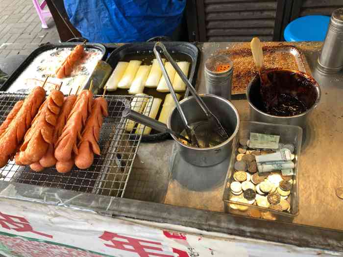 张记烧饼-"小时候放学以后路边摊卖炸串,有炸年糕炸鸡.