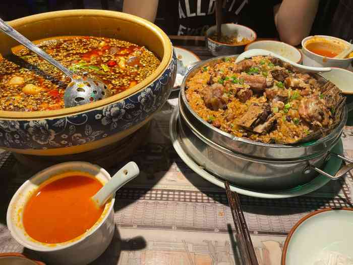 锅碗瓢盆(解放碑店)-"锅碗瓢盆这家江湖菜,首先店名字