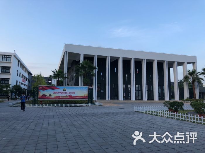 博伦职业技术学校图片