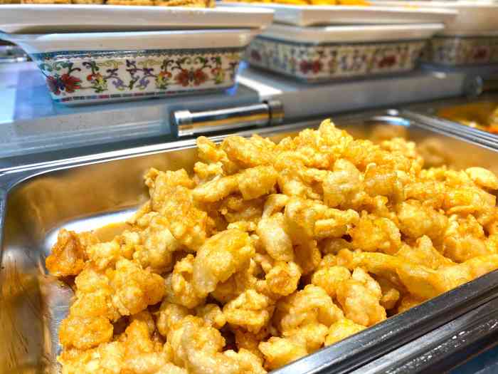 看老胡吃饱饱过来的店铺就在明发中庭素食馆对面