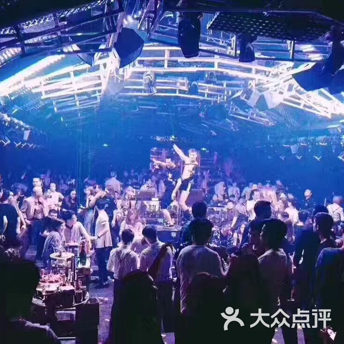 酒吧一条街专业订台