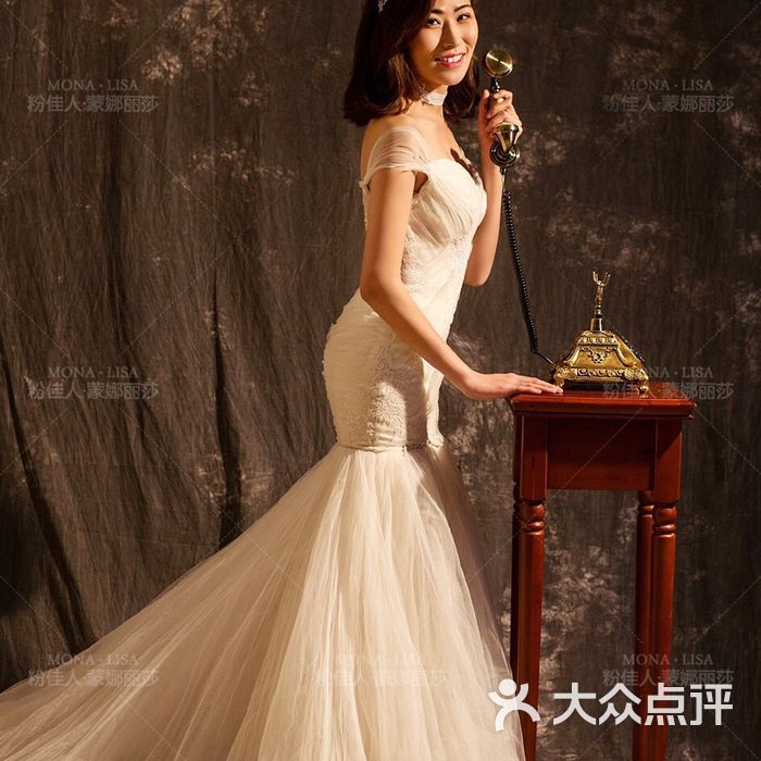 粉佳人蒙娜丽莎婚纱摄影