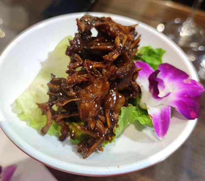 娘舅大石头宁波菜(宝山路店"亲戚请客在这家吃饭 定的包厢 小包厢