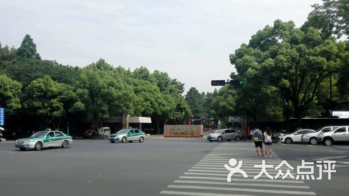 浙江大学西溪校区停车场图片 第1张