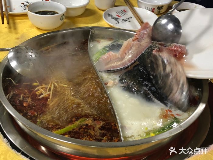 布食鱼水湾参鱼火锅鸳鸯锅图片