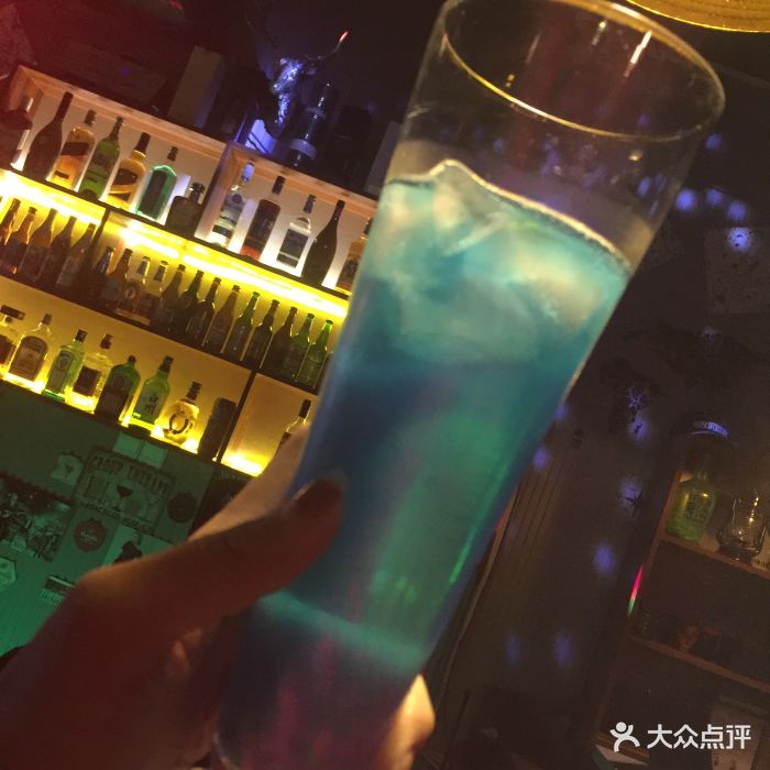 老板调的鸡尾酒 china blue