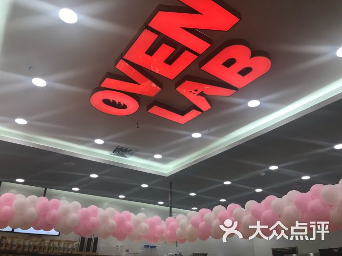 OVENLAB乐欧酵室橱窗复古设计图片
