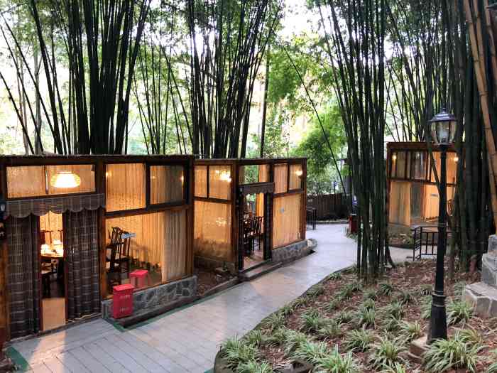 竹海听涛生态山庄"朋友推荐来的,据说老板包的一座山改的,东.