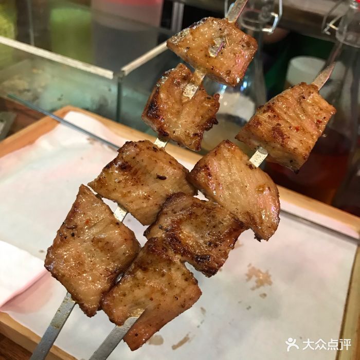 硬舌酒肉·大串烧烤烤猪颈肉图片