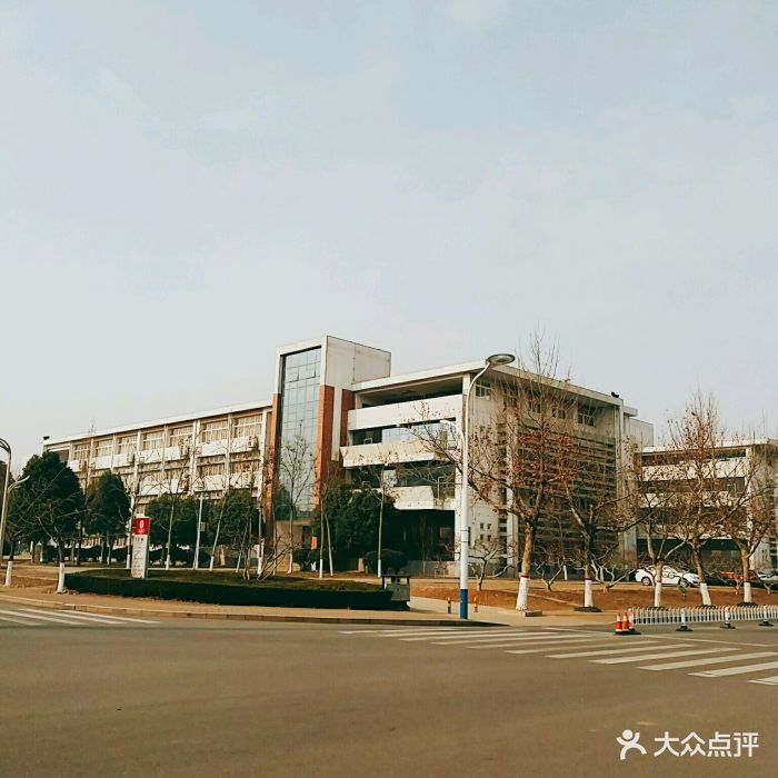 临沂大学新校区图片