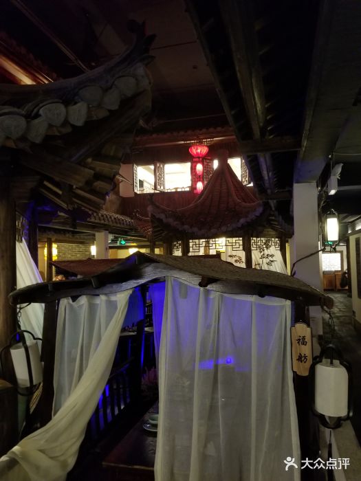 店内有船啊水啊什么的很多点这样搞就不觉得