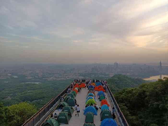 紫金山山顶公园-"爬上顶太不容易啦 不过延到风景还是美哒.