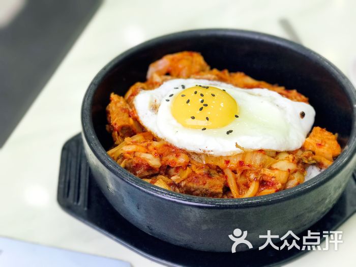 泡菜五花肉石锅拌饭