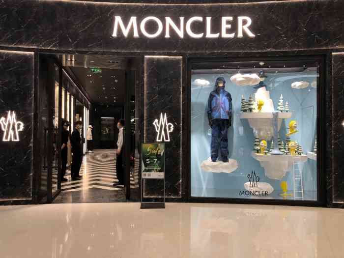 moncler(三亚国际免税城店"蒙口店 必要来看一下的在a馆进门处就能.