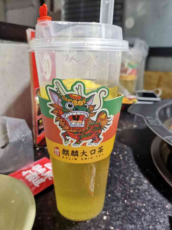 麒麟大口茶"天天看到他们家都在排队,领着全家出来溜达.