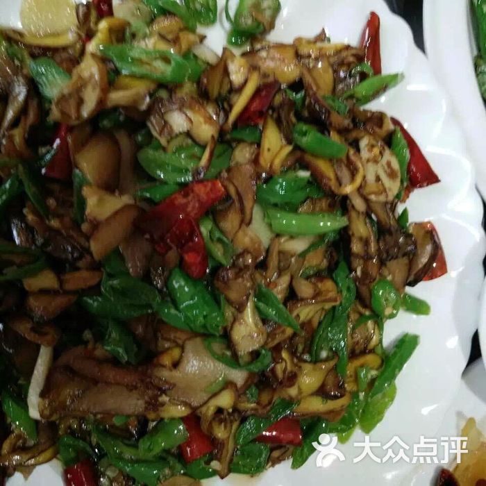 阿米地扎扎亚农家乐山茅野菜,纯土鸡,土鸡蛋,圭山老腊肉,荞粑粑蘸蜂蜜