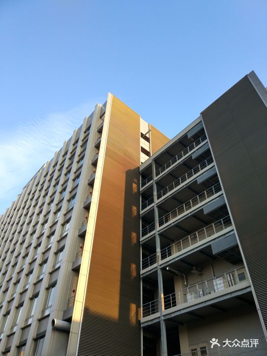 在去名古屋的那天天气超好,由于太阳超级大.