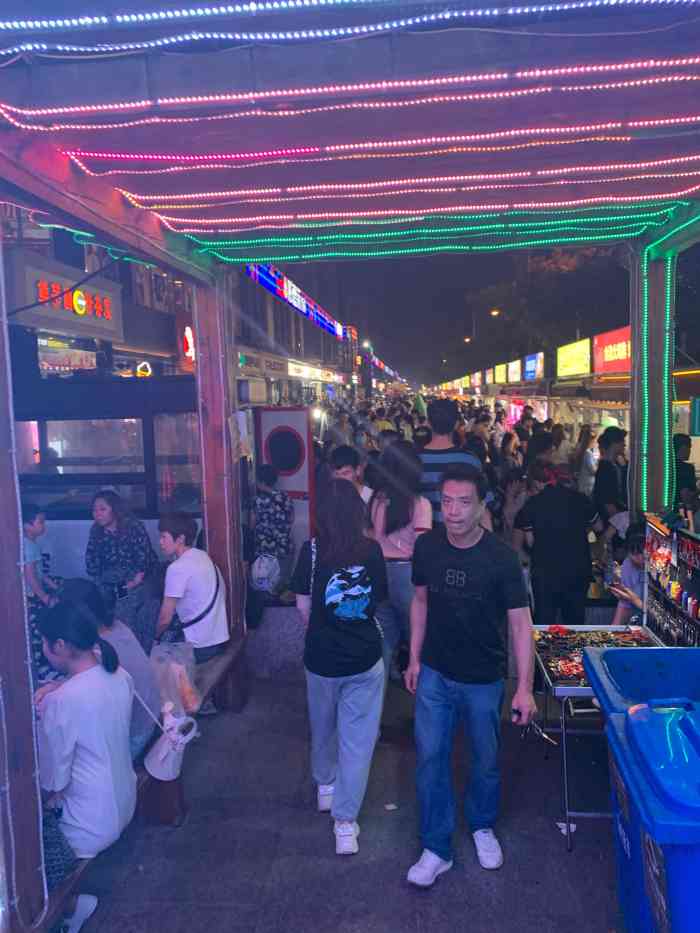 姚村美食街-"位置:西青区精武镇姚村,在大学附近,肉眼