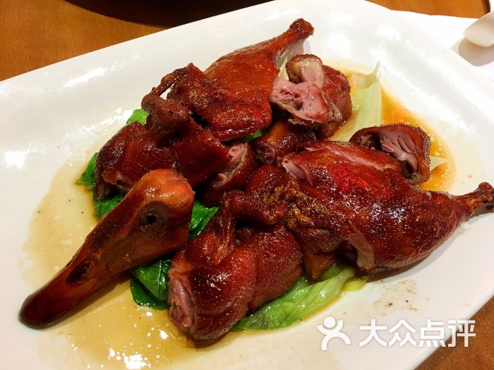 港东道烧腊茶餐厅(天一店)金牌脆皮乳鸭图片 - 第13张