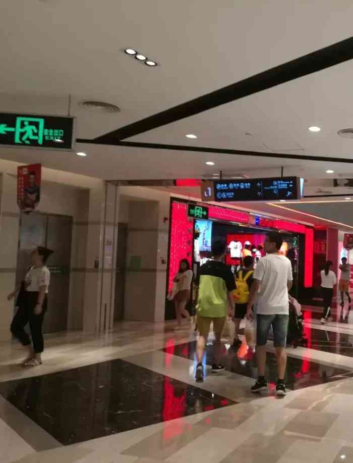 合正汇一城-"发现深圳有个很好的优点,随处都有大商场