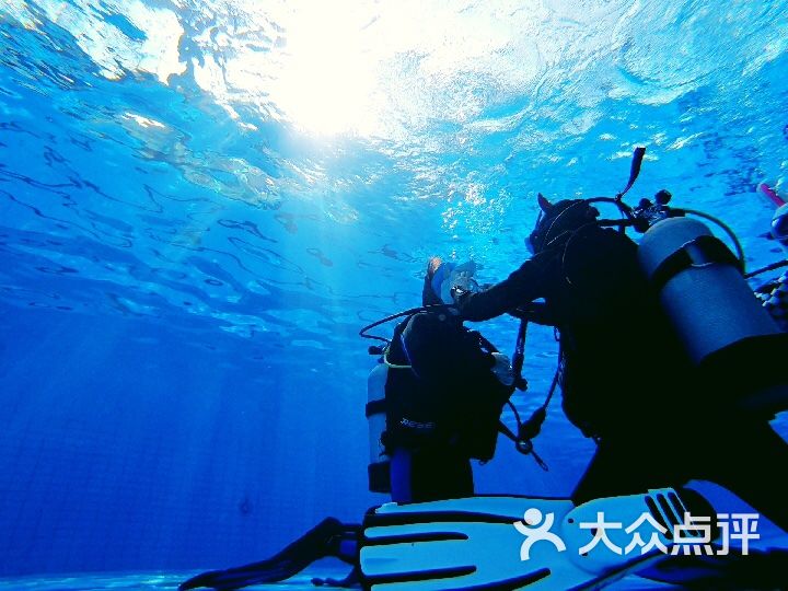 深蓝探秘潜水俱乐部
