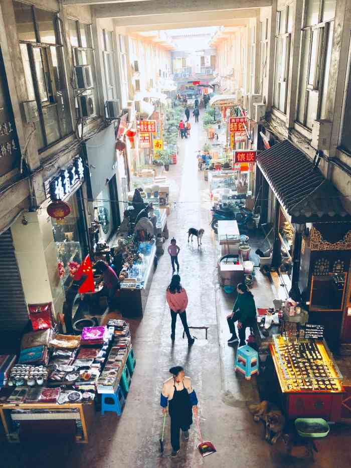 成都送仙桥古玩艺术城-"成都最大的古玩市场,店铺装修