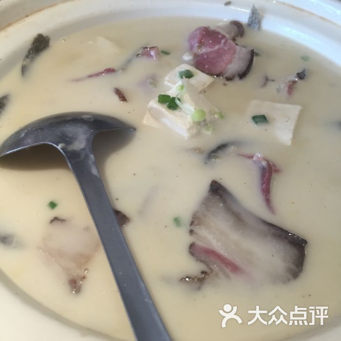 泥鳅腊肉炖豆腐