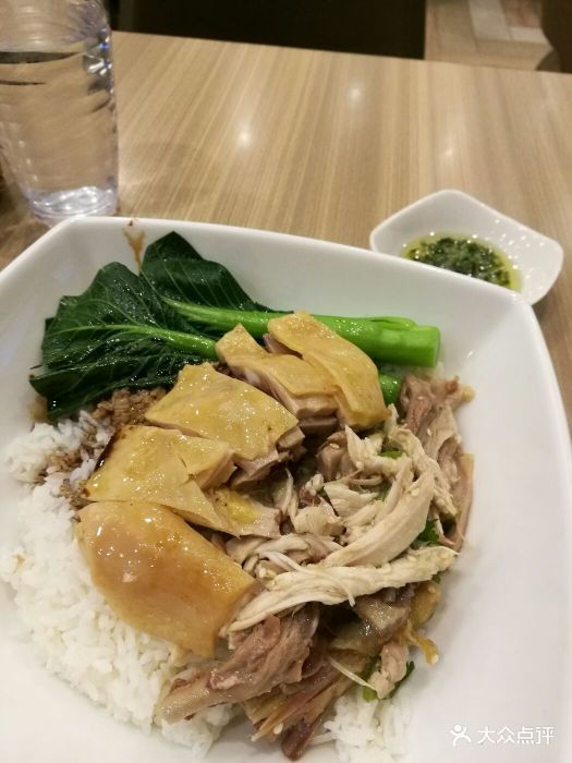 维港星光港式小厨(西平店)白切鸡拼手撕鸡饭图片