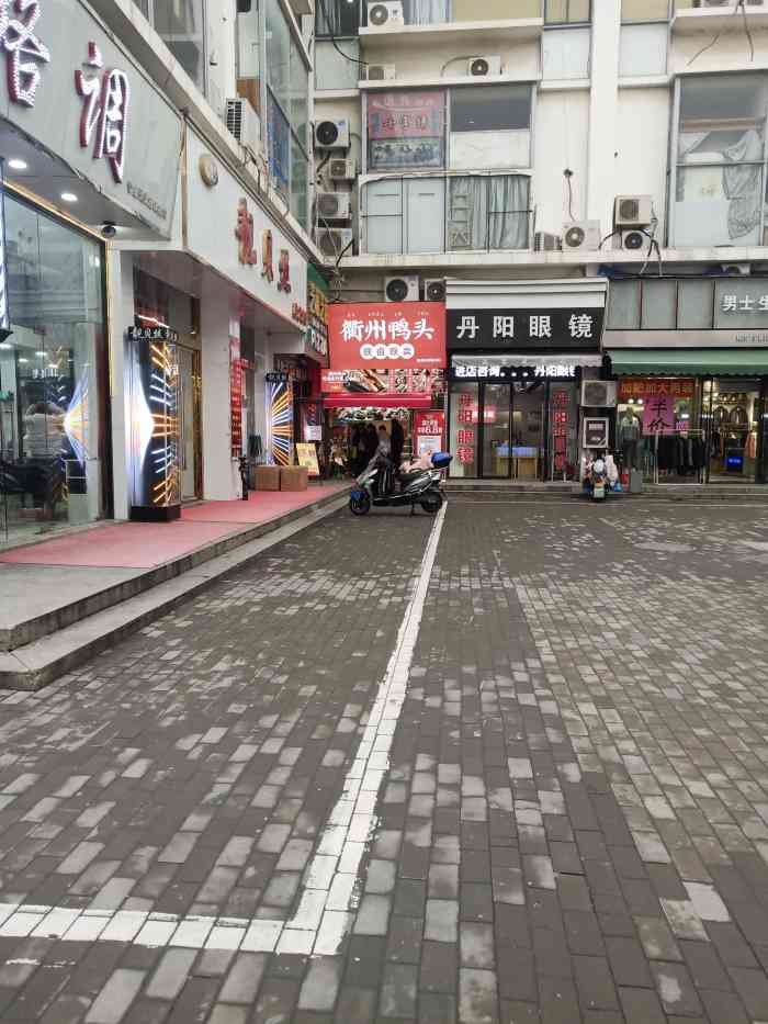 衢州鸭头在联丰广场是一家新开店我之前写过一次点评上原来有68折的券
