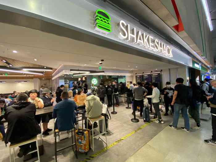 shake shack(虹桥机场店)-"之前一直想去新天地拔草的,未果,正好某天.