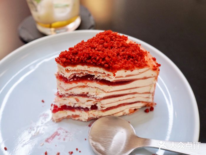 红丝绒蔓越莓千层蛋糕