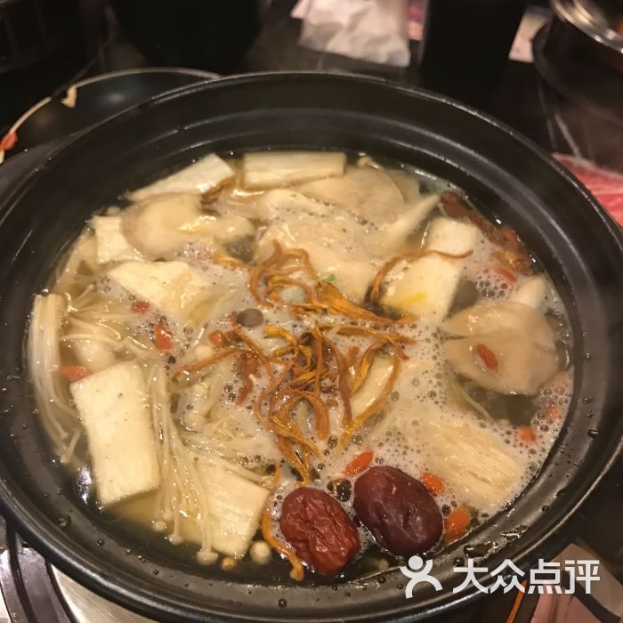 小三宝火锅(1788国际中心店)松茸乌鸡锅底图片 第1张