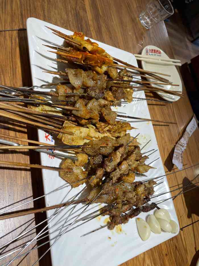 大胖烤串店(朝中店"都说东北烧烤好吃 来了肯定要吃一顿 搜.