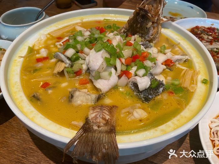 弄堂里(龙井路店)酸辣金汤鲈鱼图片