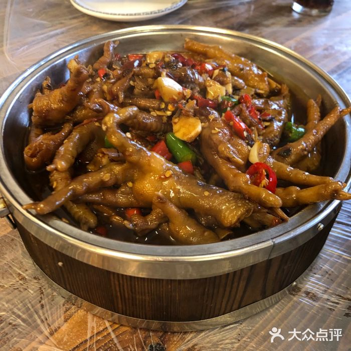 羊子两室一厅梅干菜烧鸡脚图片