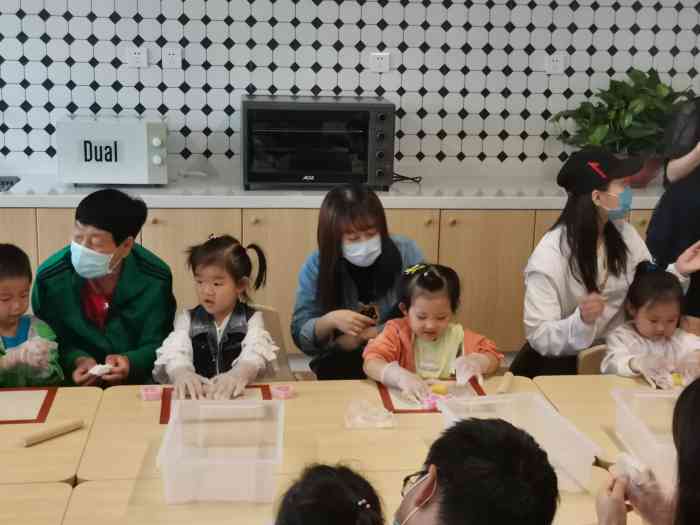霍洛威幼儿园-"校园环境还是不错的,不过老师感觉还不是很.