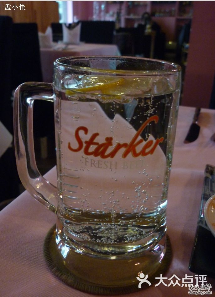 TOP CHEF-啤酒杯装的雪碧图片